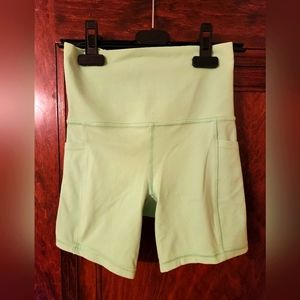 Athleta Salutation Stash Pocket II 5" Short, XXS,  Like New